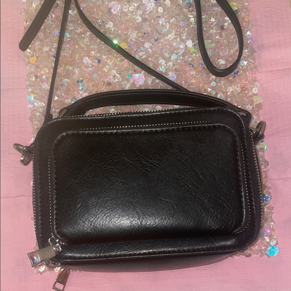 Kelsey Crossbody Bag - Picture 2 of 5